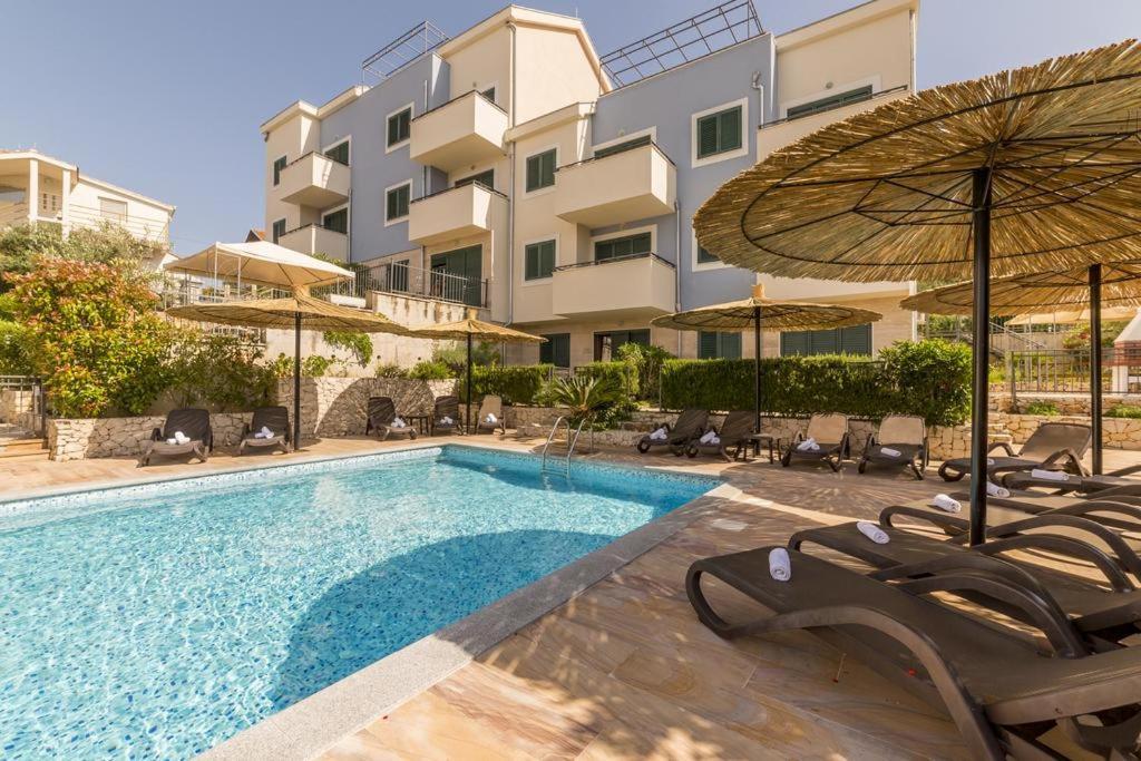 Livia Apartment *
