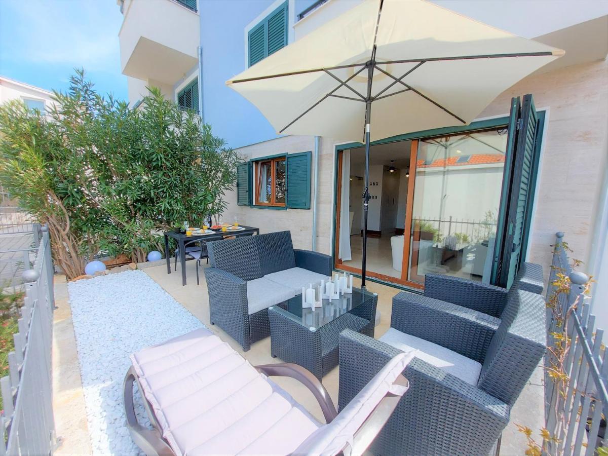 Livia Apartment *