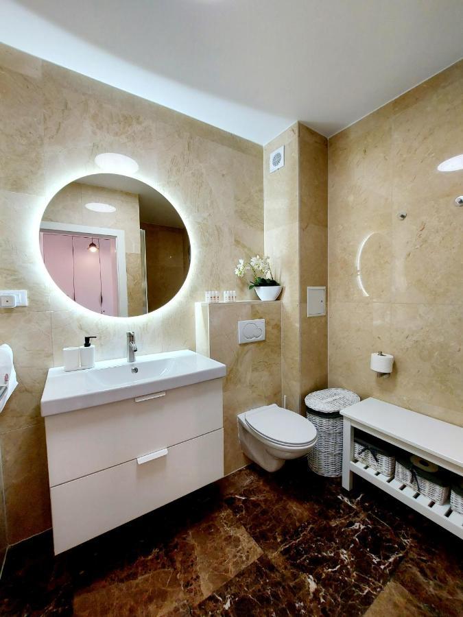 Livia Apartment *